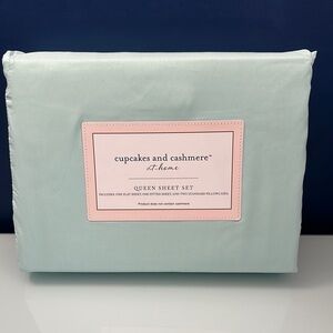 NWT Cupcakes and Cashmere Queen Sheets
